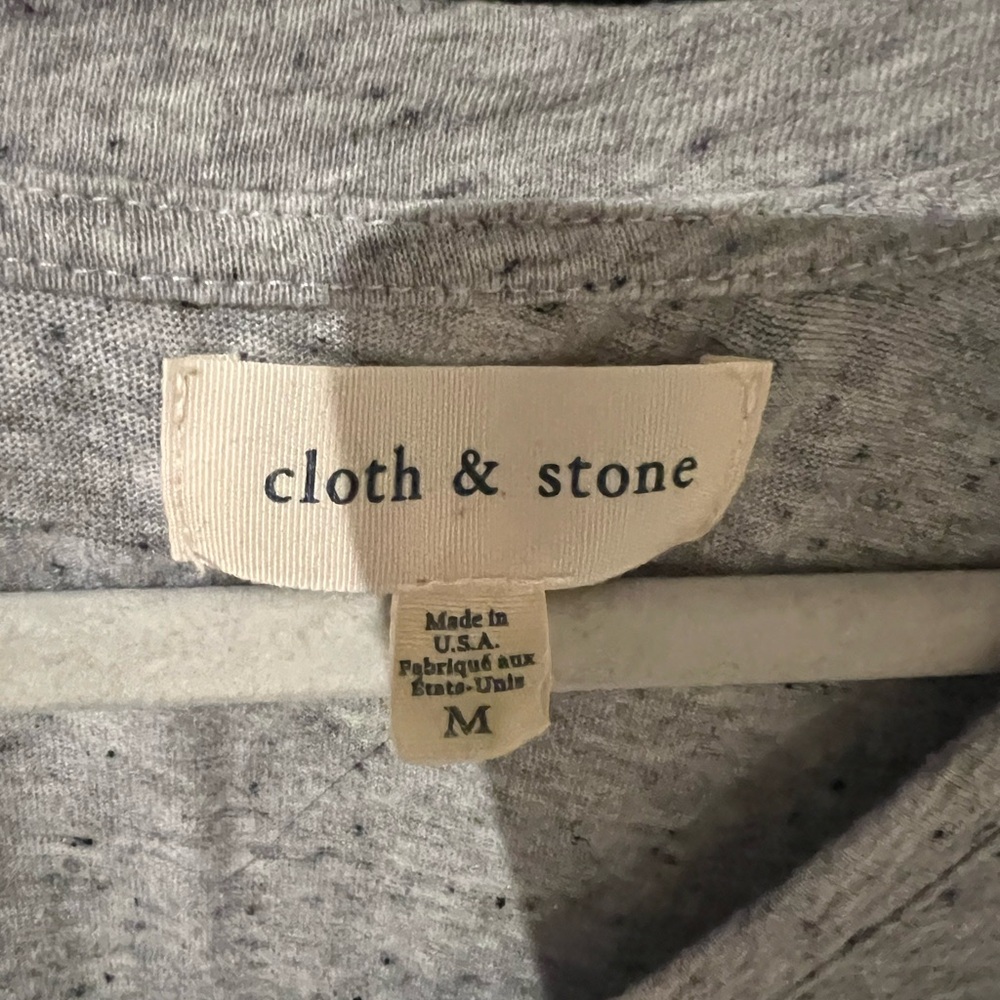 Cloth & Stone Heather Gray V-Neck Tee - Picture 2 of 3